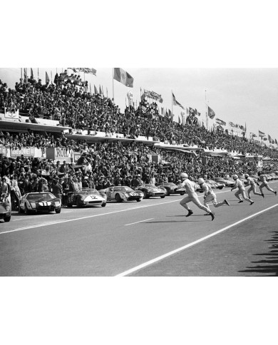 John Surtees con su  Ferrari 3330P y Richie Ginther con su Ford GT40 Mk.1 , GP LeMans 1964,  MotorSport Gallery Collection John Surtees con su  Ferrari 3330P y Richie Ginther con su Ford GT40 Mk.1 , GP LeMans 1964,  MotorSport Gallery Collection