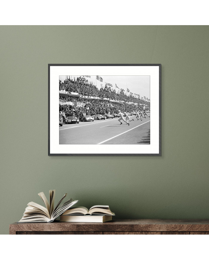 John Surtees con su  Ferrari 3330P y Richie Ginther con su Ford GT40 Mk.1 , GP LeMans 1964,  MotorSport Gallery Collection