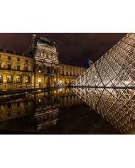 Pirámide del Louvre, París, Francia