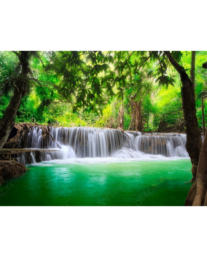 Cascada en Kanjanaburi, Tailandia