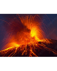 Erupción del volcan Stromboli, Isla Eolia, Sicilia, Italia