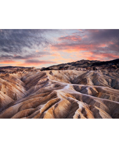 Montañas erosianadas, Parque Nacional Death Valley, California, USA Montañas erosianadas, Parque Nacional Death Valley, California, USA