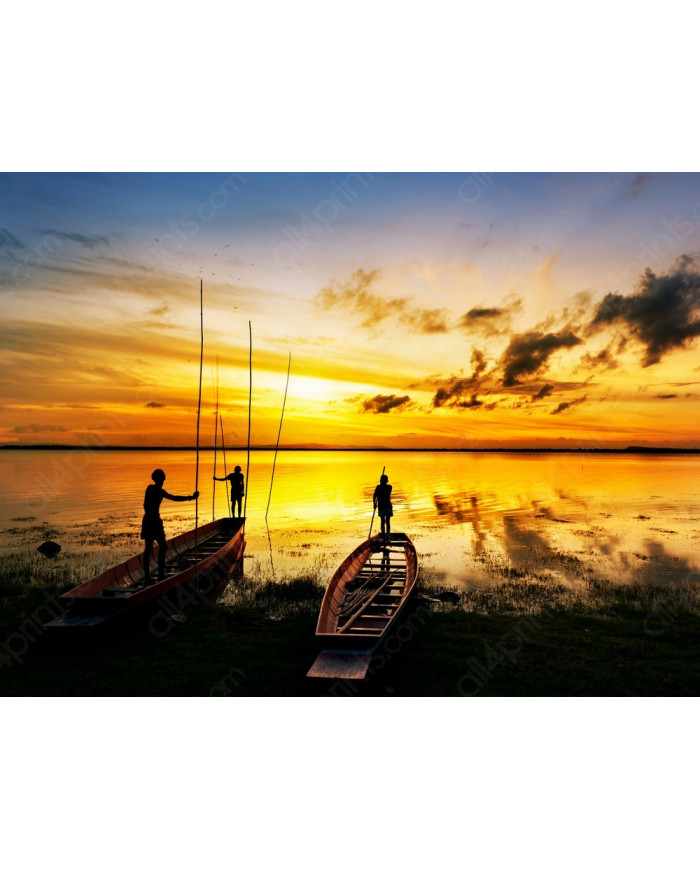 Puesta de sol junto a pescadores, Indonesia