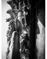 Figuras de un capitel de la Catedral de Santiago de Compostela, España