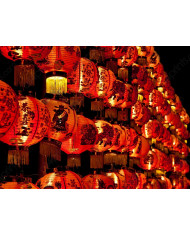 Lámparas chinas en un mercado de Hong Kong, China