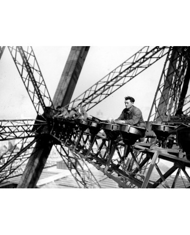 Construcción del Departamento de la punta de la Torre Eiffel Construcción del Departamento de la punta de la Torre Eiffel