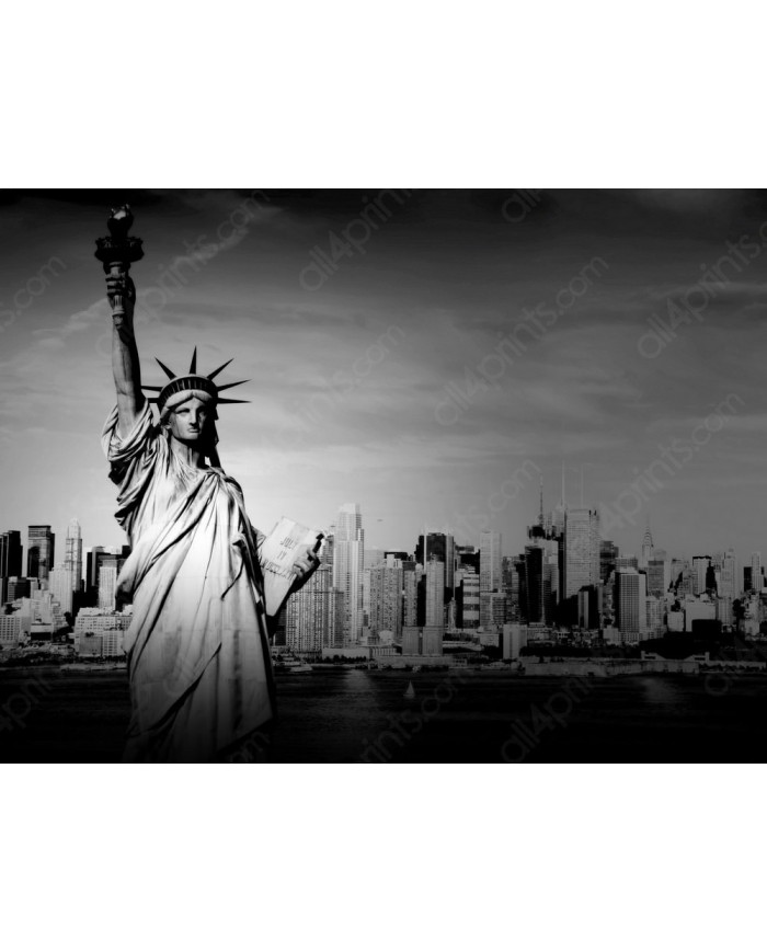 Estatua de la Libertad junto a Manhattan, Nueva York