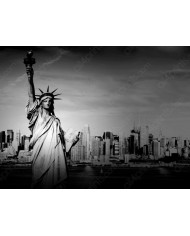 Estatua de la Libertad junto a Manhattan, Nueva York