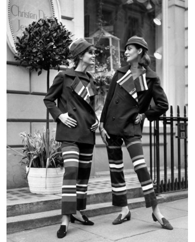 Jill Leslie y Patricia Donald Smith con Dior, París, 1966 Jill Leslie y Patricia Donald Smith con Dior, París, 1966