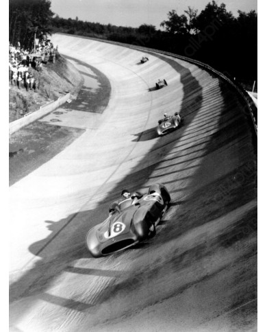 Juan Manuel Fangio con un W 196 R Stromlinien, Gran Prix de Monza, 1955 Juan Manuel Fangio con un W 196 R Stromlinien, Gran Prix de Monza, 1955