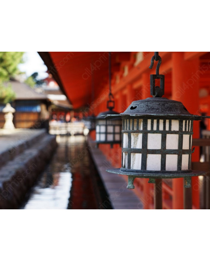 Linternas en Itsukushima Shrine, Miyajima, Japón