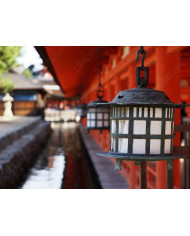 Linternas en Itsukushima Shrine, Miyajima, Japón