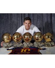 Lionel Messi con los 5 balones de oro