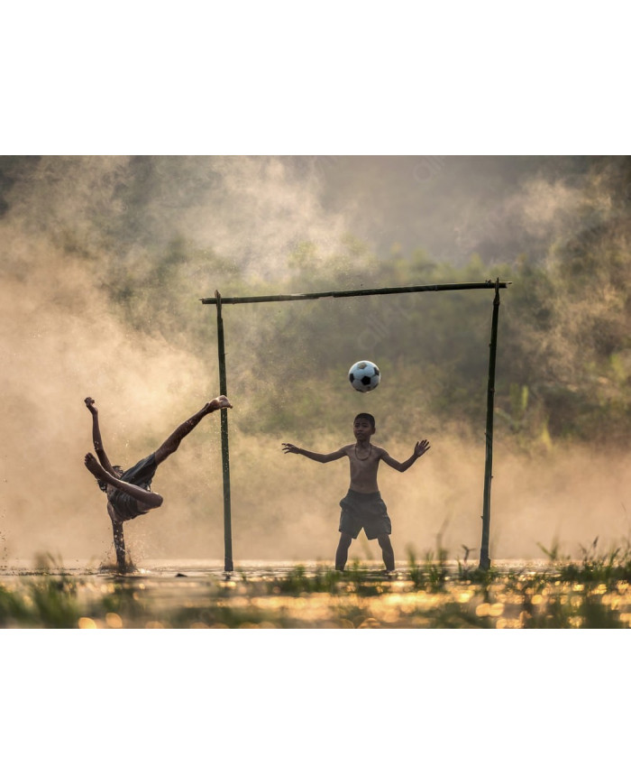 Niños jungando a fútbol, Camboya