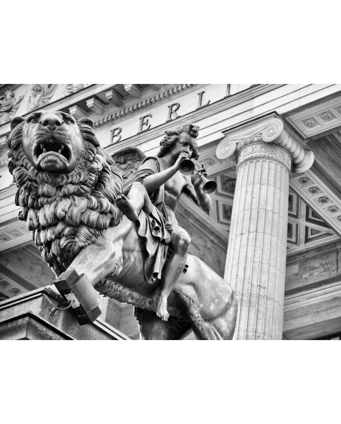 Estatua en el centro histórico de Berlín, Alemania