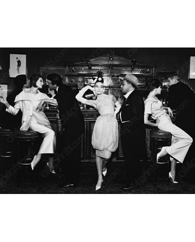 Audrey Hepburn, Buchwald, Barbara Simone vestidas de Balmain, Dior y Maxims Audrey Hepburn, Buchwald, Barbara Simone vestidas de Balmain, Dior y Maxims