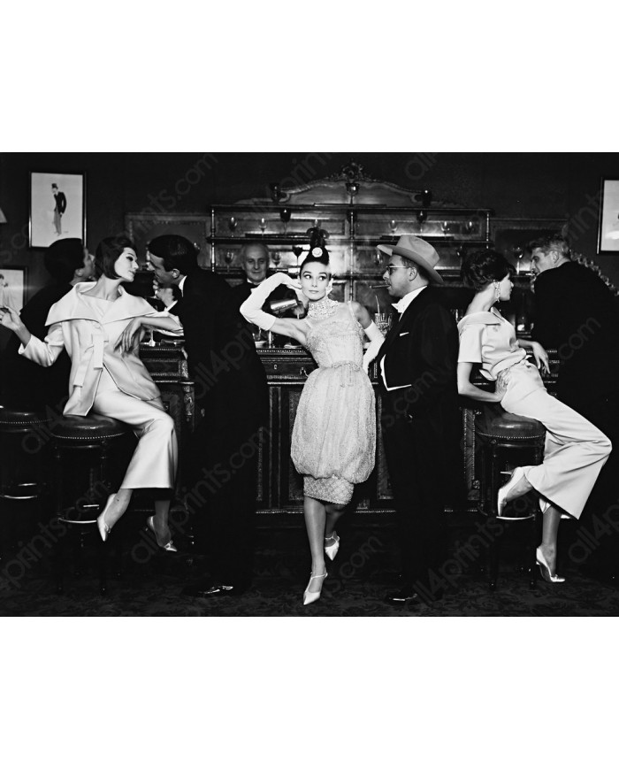 Audrey Hepburn, Buchwald, Barbara Simone vestidas de Balmain, Dior y Maxims