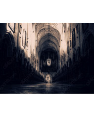 Interior de una catedral gótica