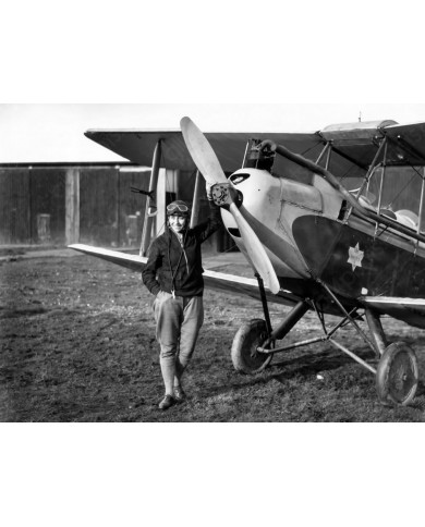 Amy Johnson, primera mujer en volar a Australia, 1930 Amy Johnson, primera mujer en volar a Australia, 1930