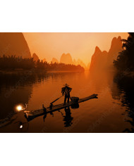 Pescador con cormoranes en el Río Li, China