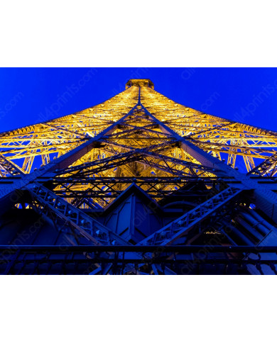 Bajo la Tour Eiffel Bajo la Tour Eiffel