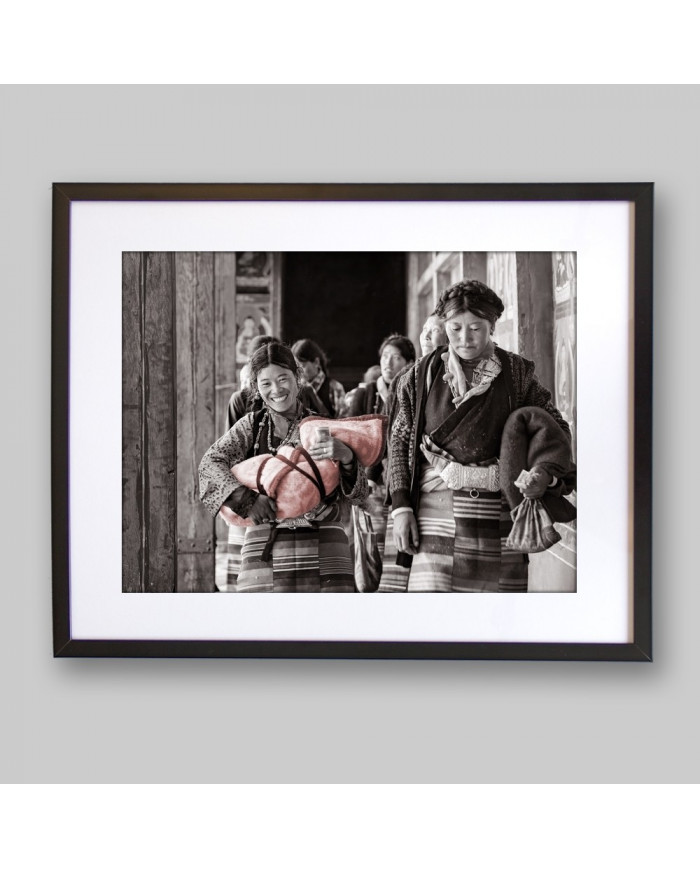 Peregrinos tibetanos rodeando el monasterio Tashilunpo, Tibet