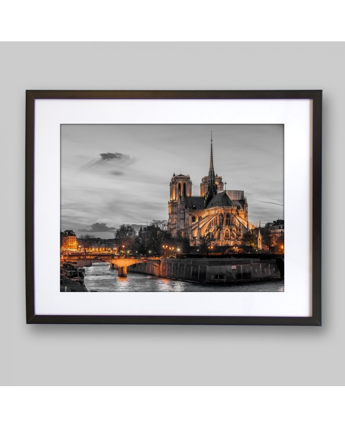 Notre Dame de París junto al Sena