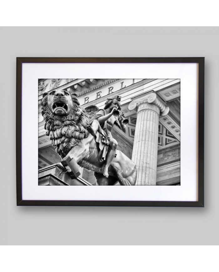 Estatua en el centro histórico de Berlín, Alemania