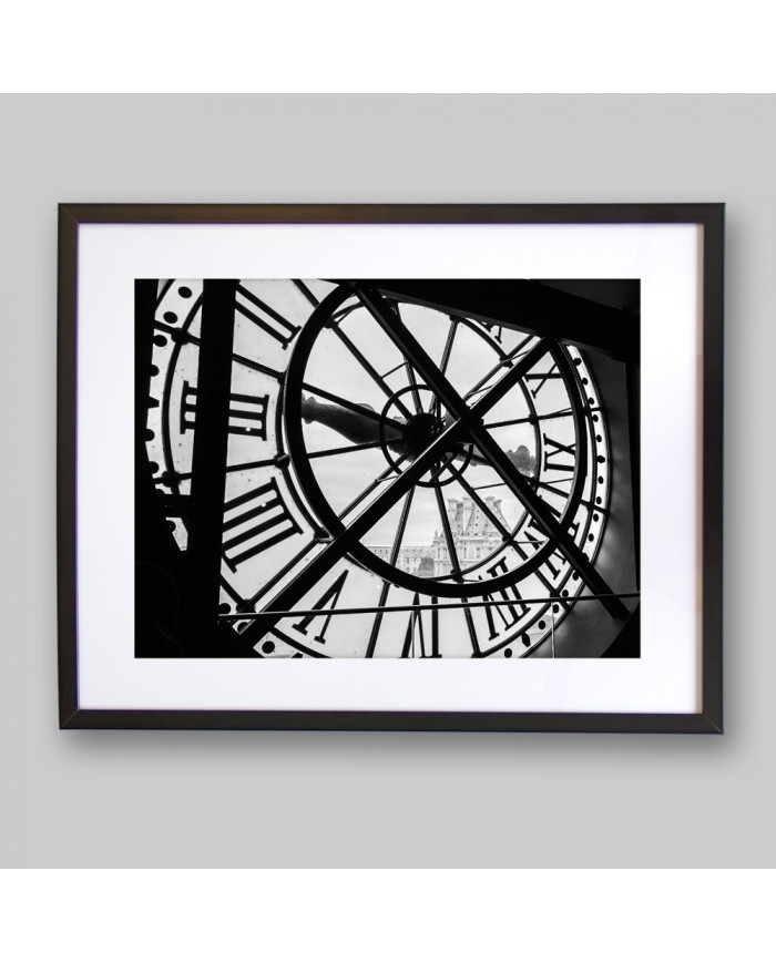 Vista del Museo del Louvre desde el reloj del Museo De Orsay, París, Francia