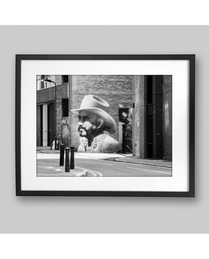 Graffiti de un cowbow en Hewlett Street, Londres, UK