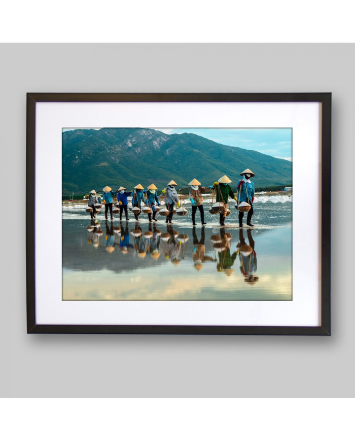 Mujeres llevando sal,NhaTrang,Vietnam