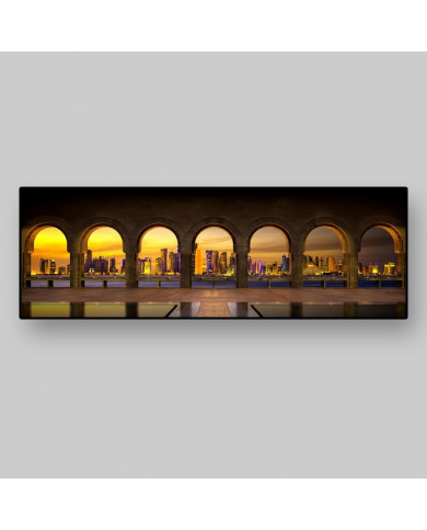 Museo de Arte junto al Skyline de Doha, Qatar Museo de Arte junto al Skyline de Doha, Qatar