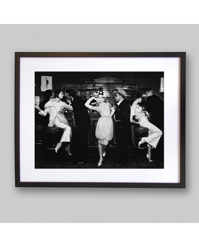 Audrey Hepburn, Buchwald, Barbara Simone vestidas de Balmain, Dior y Maxims Audrey Hepburn, Buchwald, Barbara Simone vestidas de Balmain, Dior y Maxims