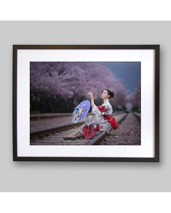 Geisha japonesa con Kimono Sakura