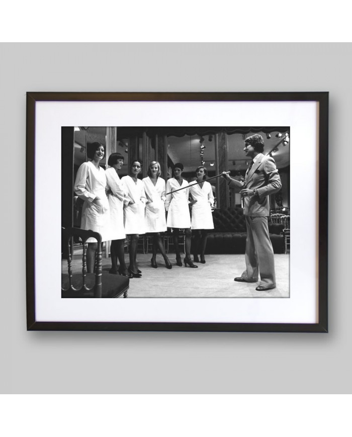 Yves Saint Laurent con sus modelos, 1970