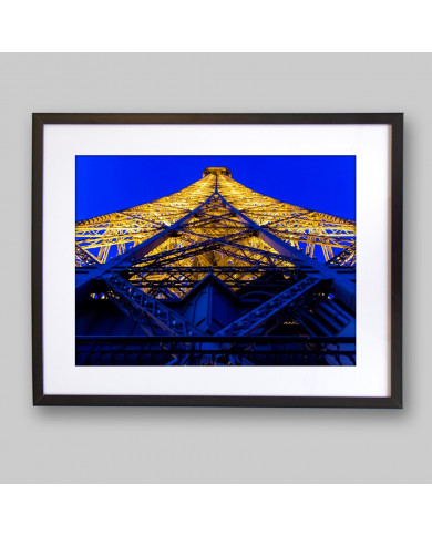 Bajo la Tour Eiffel Bajo la Tour Eiffel