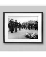 De Gaulle y Eisenhower en la ceremonia a  soldados y partisanos caídos, París, 1945