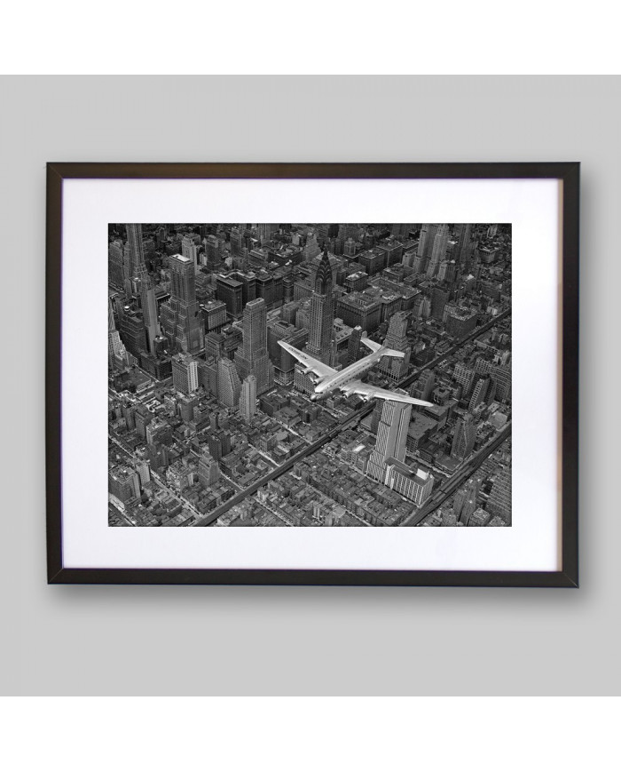 Vista aéra de un DC-4 volando sobre Manhattan