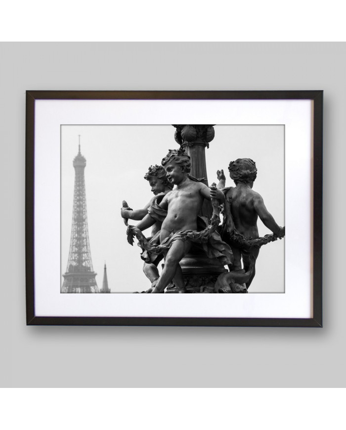 Querubines junto a la Tour Eiffel, París, Francia