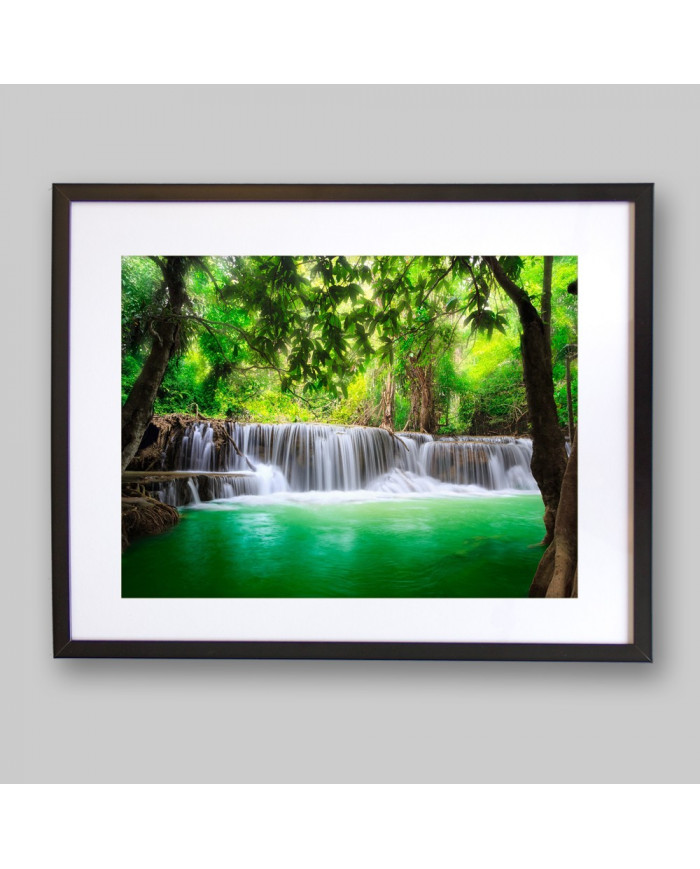 Cascada en Kanjanaburi, Tailandia