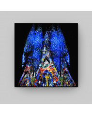 Sagrada Familia iluminada de noche, Barcelona, España