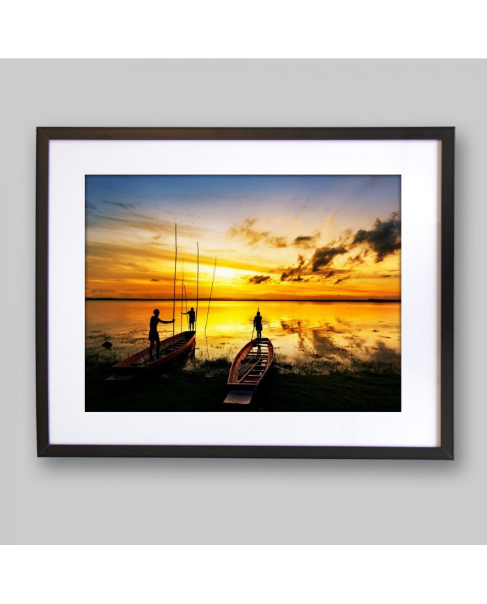 Puesta de sol junto a pescadores, Indonesia