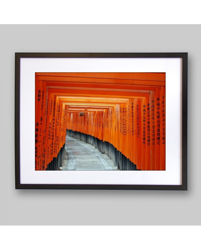 Emtrada al Santuario Fushimi Inari en Kioto, Japón