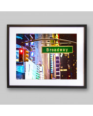 Broadway por la noche, Nueva York, USA