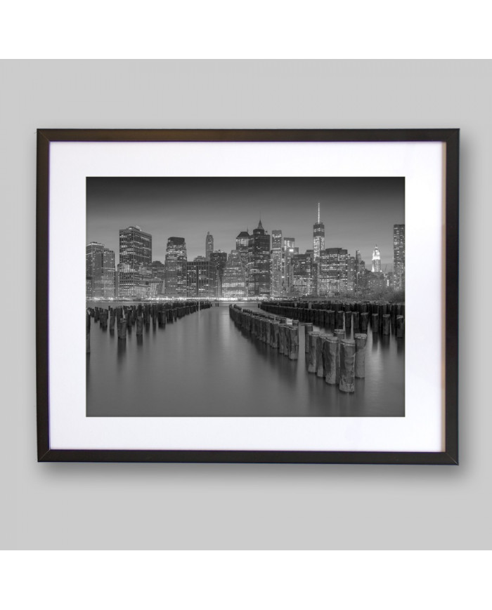 Rascacielos de Lower Manhattan desde el puente de Brooklyn, Nueva York, USA