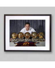 Lionel Messi con los 5 balones de oro